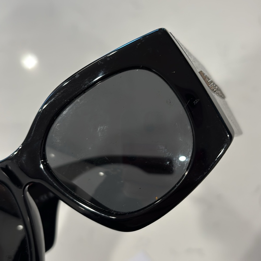 Burberry black sunglassesses - Picture 4 of 9